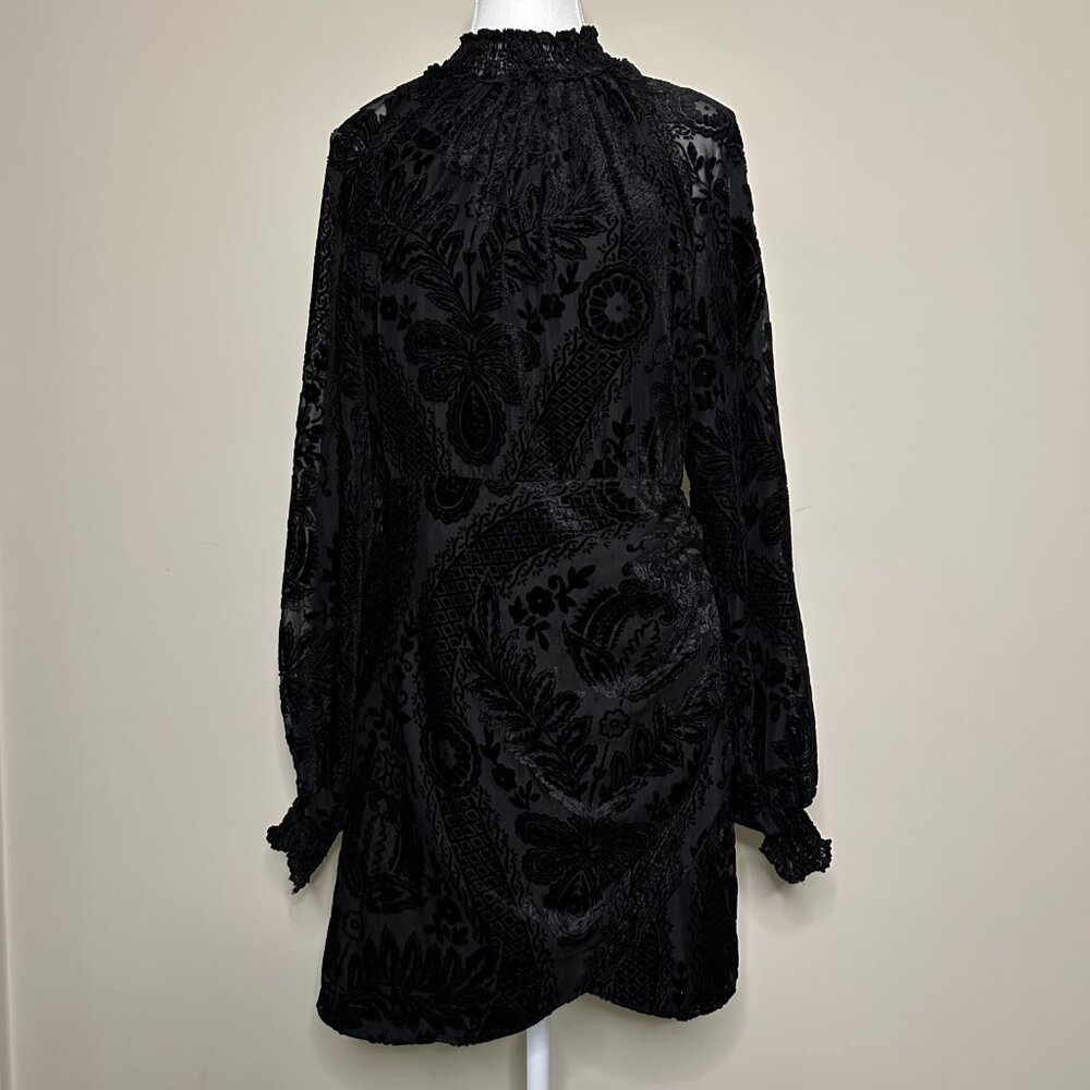 Lavish Alice - Black Velvet Burnout Long Sleeve Collared Mini Dress – Size 8